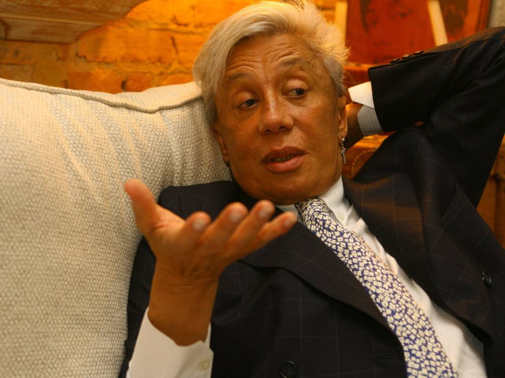 Record quer produzir série sobre a vida de Clodovil Bastidores da TV Record quer produzir série sobre a vida de Clodovil Bastidores da TV