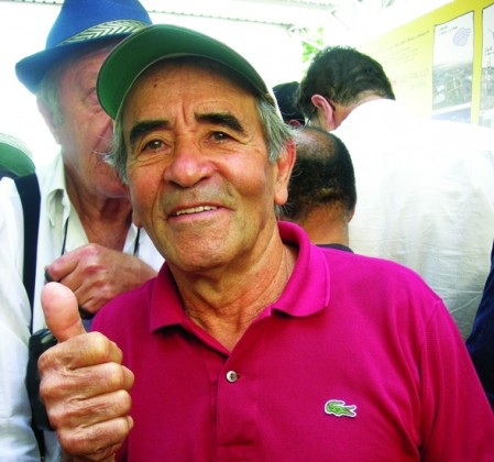 Câmera Escondida: A pessoa compra um salgado mais um refrigerante e ganha um “brinde”. Tim-tim!