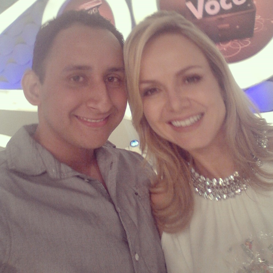 Eliana foi tão simpática que até aceitou fazer um selfie comigo. A imagem tremeu... Isso mesmo... Eu estava nervoso demais!