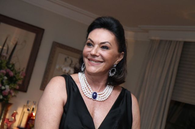 Beth Szafir causa mal estar em restaurante paulista