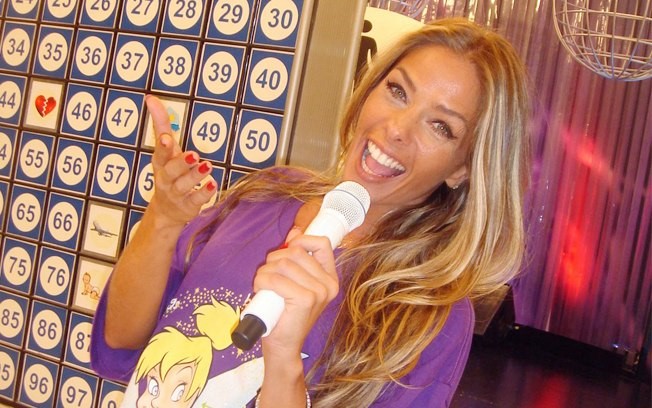 Adriane chegou a apresentar o seu “Charme”, vestida com pijama nas madrugadas do SBT