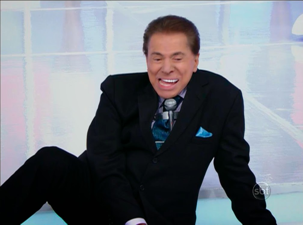 Silvio Santos se desequilibra e cai durante programa “Telesena”; Veja como foi