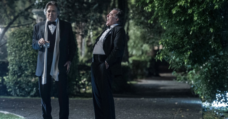 carlos-braga-tony-ramos--e-bernardo-jose-de-abreu-riem-de-uma-brincadeira-de-braga-a-trama-policial-que-se-passa-em-24-horas-retrata-tres-momentos-durante-uma-festa-no-dia-1402535717083_956x500