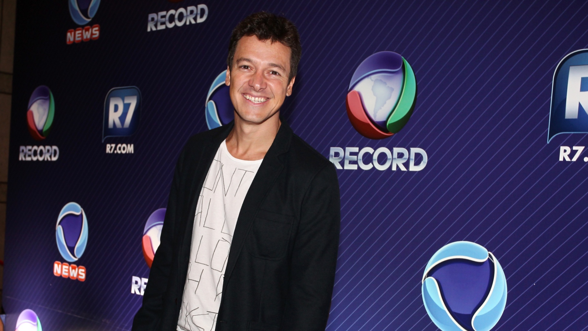 Rodrigo Faro pode ir pra Globo, diz jornal