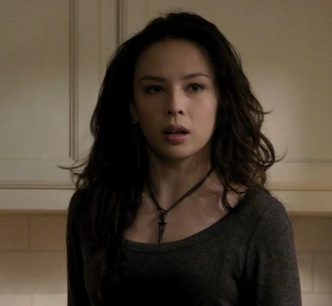 Atriz de “The Vampire Diaries” prepara visita a comunidade do Rio de Janeiro