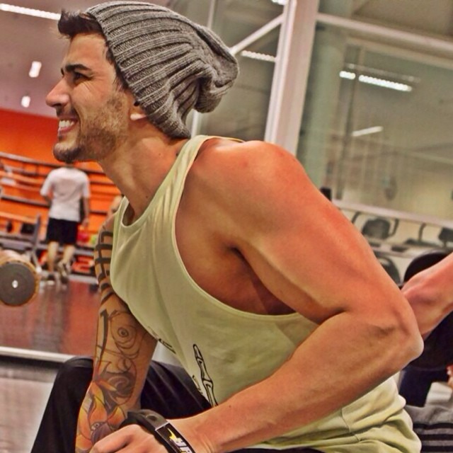 O cantor adora postar fotos antes, durante e após a academia (Reprodução: Instagram)