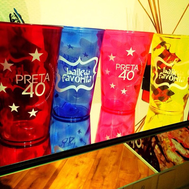 A festa da cantora teve até copos personalizados (Reprodução: Instagram)