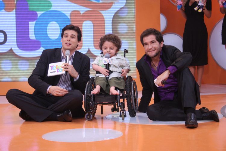 (Uma história de vida a cada pedido de doação para o telespectador).