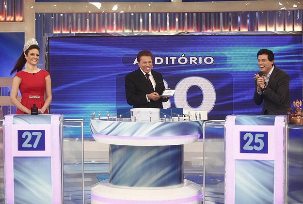 Melissa Gurgel, Silvio Santos e Celso Portiolli no Jogo das 3 Pistas