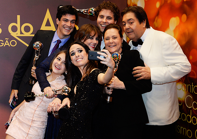 Coluna: Celular entrega os famosos