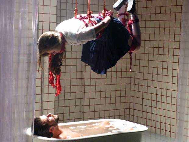 Cena mostra Edu idealizando tortura em Tati. Foto: Gshow/Reprodução.