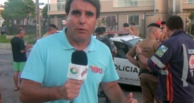 Repórter Iverson Vaz sendo preso durante link ao vivo