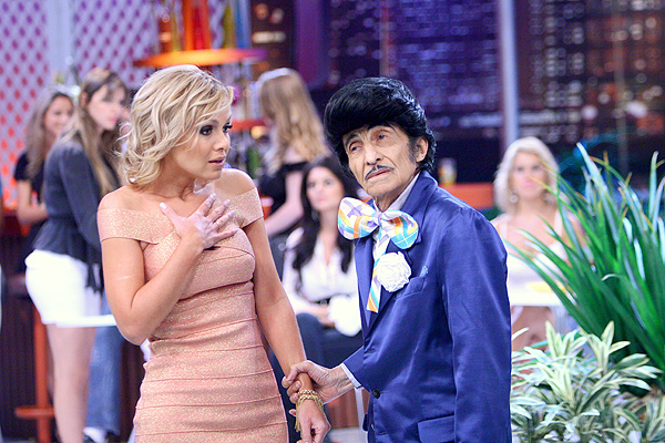 Zé Bonitinho e Eliana no humorístico "A Praça é Nossa".