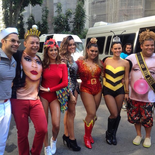 Na foto o fotógrafo Fernando Torquatto, David Brazil, Fernanda Paes Leme, a ex-BBB Lia Khey, Preta Gil, Carolina Dieckmann e Gominho (Reprodução: Instagram)