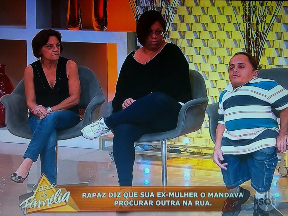 Bastidores da TV acompanha gravação do programa com o tema “Casei com você e com seus ciúmes”.