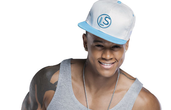 Léo Santana faz as malas e abandona a Bahia