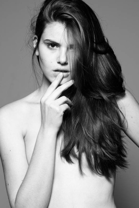 Momentos em família, infância e primeiras campanhas: veja 22 cliques da aniversariante Camila Queiroz, de ‘Verdades Secretas’