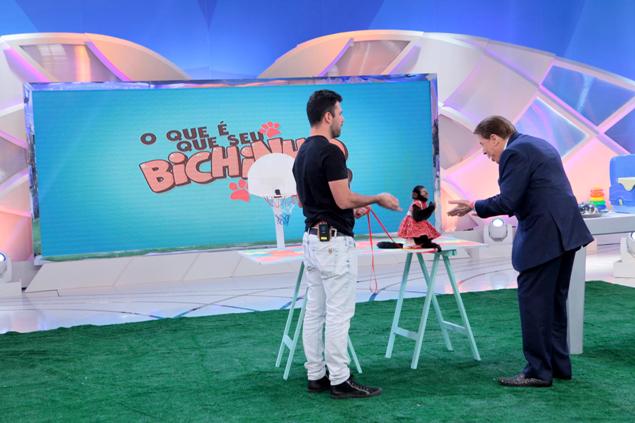 Silvio Santos recebe animais com talentos (Foto: Lourival Ribeiro/SBT)