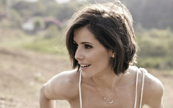 Deborah Secco compra mansão nos Estados Unidos