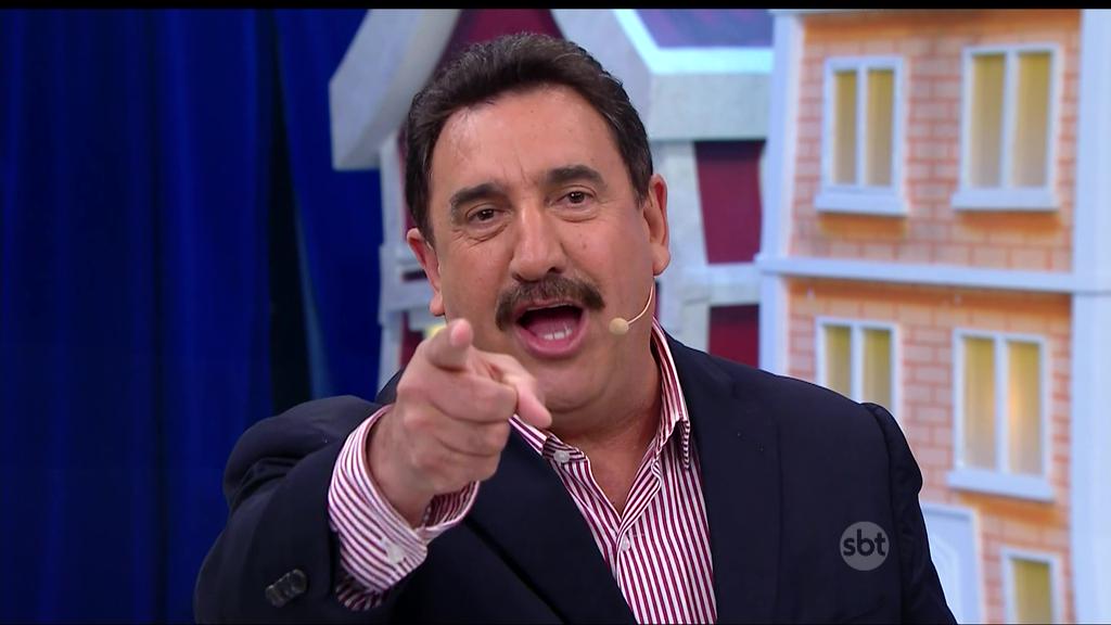 “Vai até de madrugada falando de desgraça”, diz Ratinho contra a Record