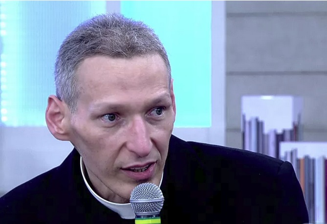 Telespectadores se assustam com fisionomia de padre Marcelo Rossi