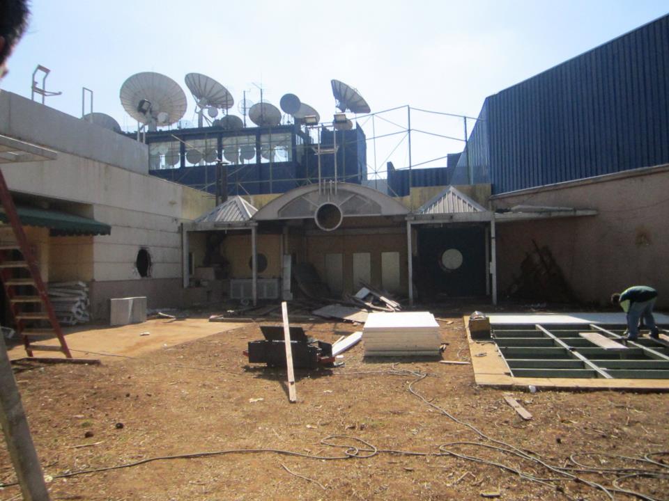 Cobra de quase um metro foi vista passeando na "Casa dos Artistas". Foto: Reprodução