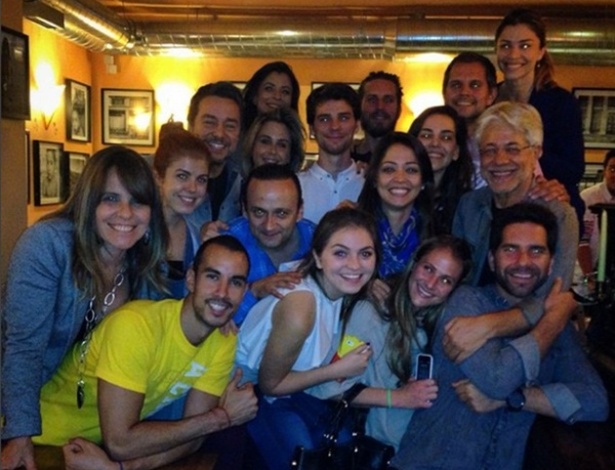 Juan Carlos Corazza (à dir., de óculos), rodeado pela turma que fez workshop com ele em 2014. Foto: Reprodução