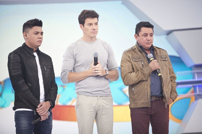 Rodrigo Faro lança irmão de Cristiano Araújo como cantor sertanejo no “Hora do Faro”