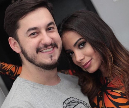 Anitta termina namoro com empresário paulista e está solteira, diz jornalista
