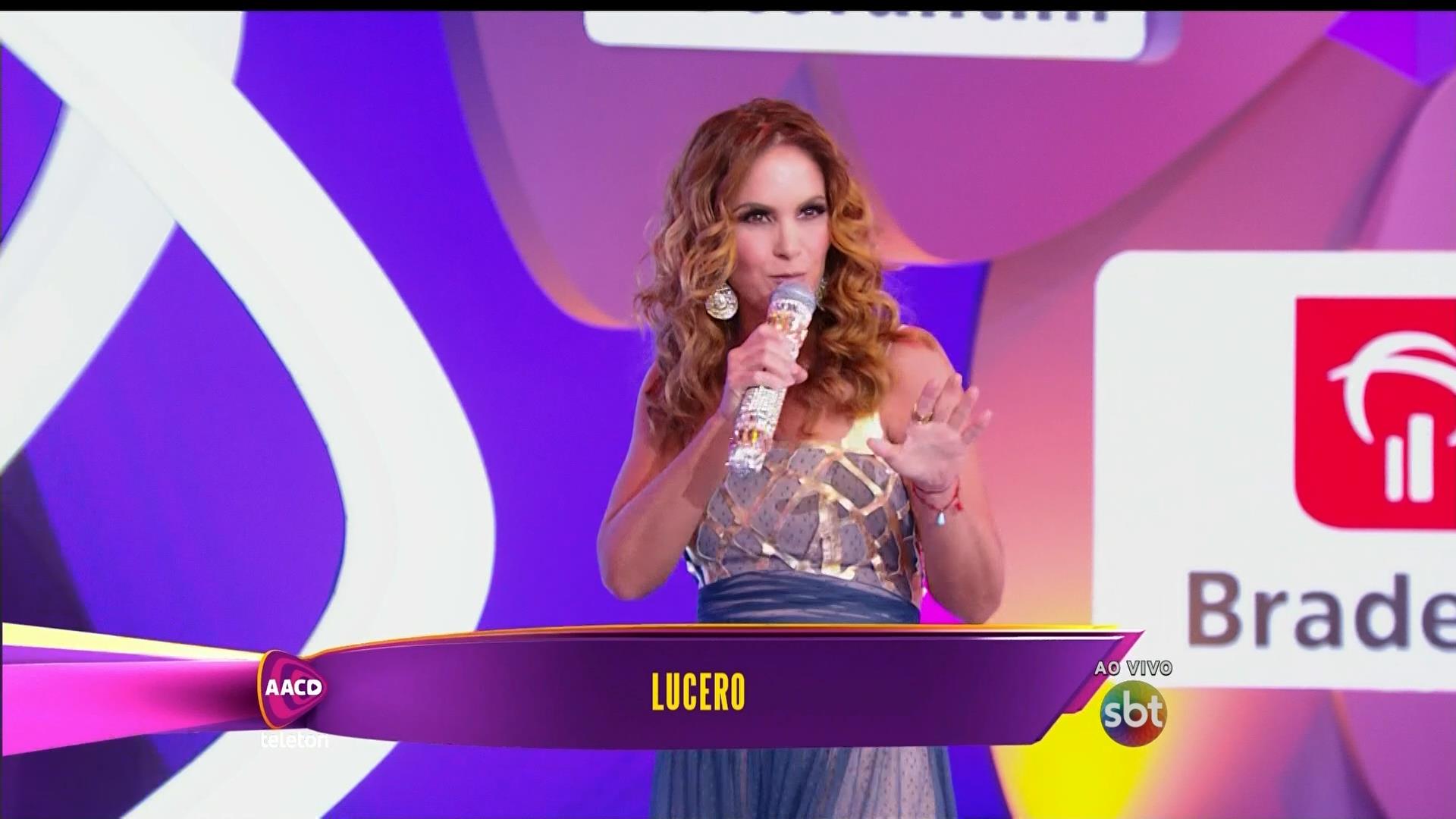 Teleton: Lucero chega ao palco do Teleton ao lado dos padrinhos, Eliana e Daniel