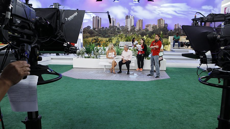 Para cortar gastos, SBT pode recorrer a reprises de programas