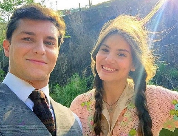 Camila Queiroz aparece vestida de caipira para gravar “Êta Mundo Bom”