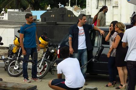Elenco de “A Regra do Jogo” grava cenas do enterro de Djanira