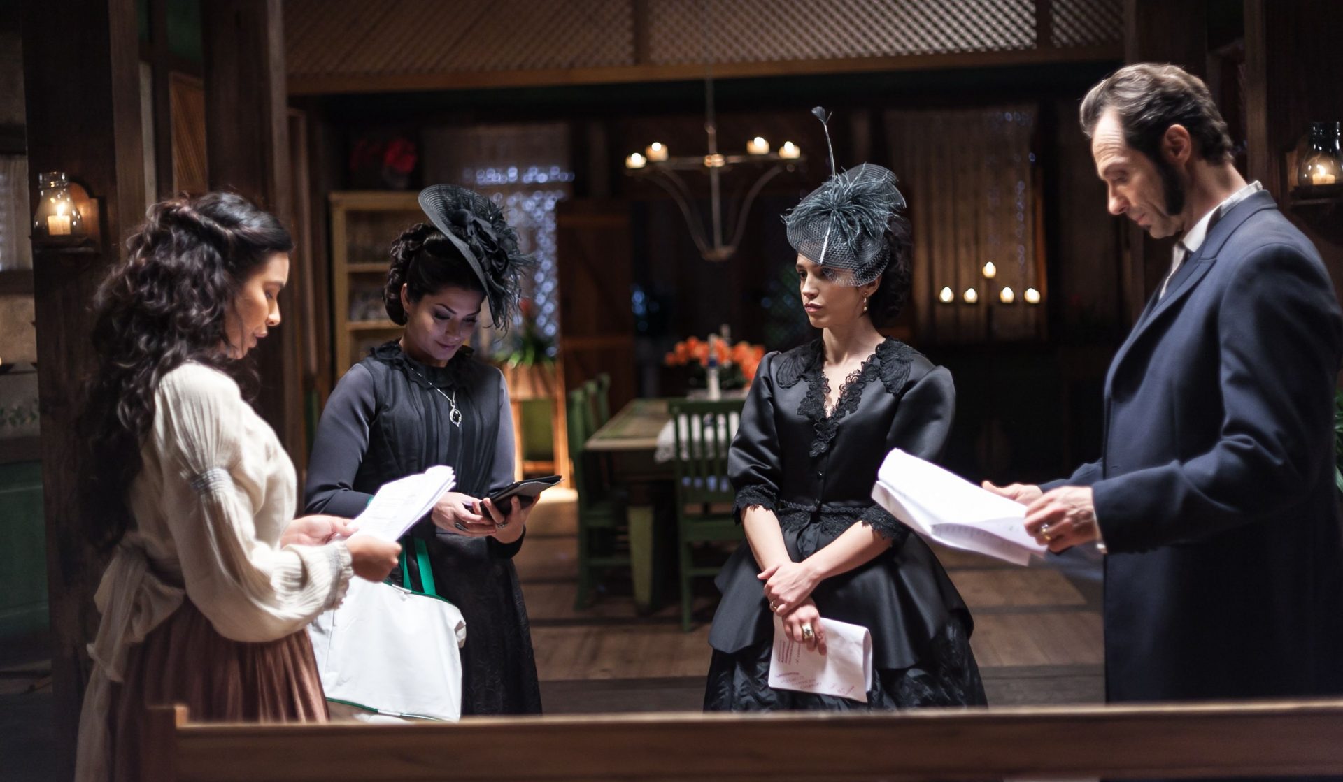 Record adia “Escrava Mãe” para janeiro e causa insatisfação na equipe