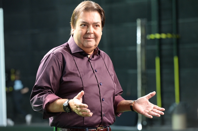 Faustão comete deslize e manda recado para Ariano Suassuna, morto em 2014