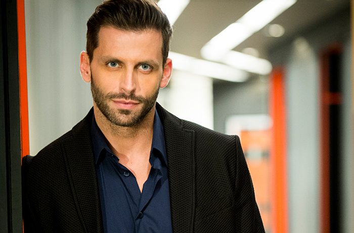 Henri Castelli reclama de estereótipo por conta do olho claro: “Posso fazer um cara pobre”