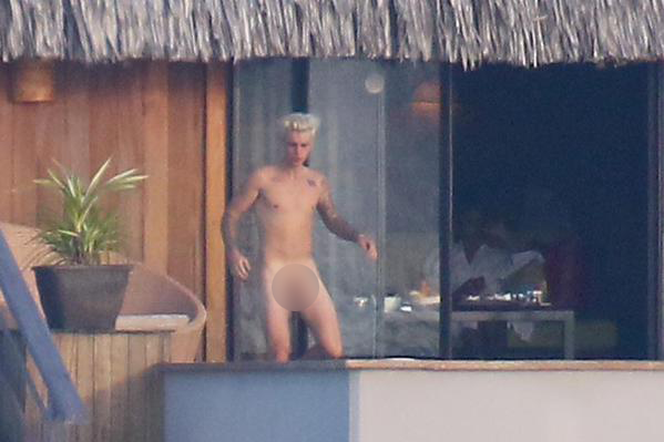Justin Bieber fica feliz com vazamento de fotos por se achar “bem dotado”