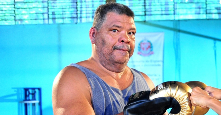 Ex-lutador Maguila continua lutando contra doença degenerativa