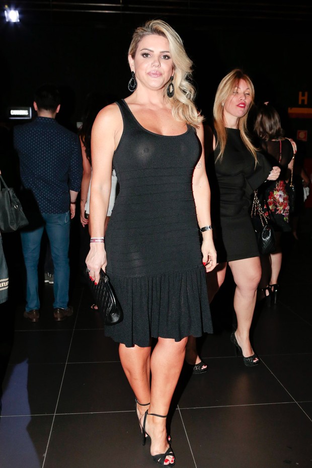 Mari Alexandre estava sem sutiã. Foto: Rafael Cusato/Photo Rio News