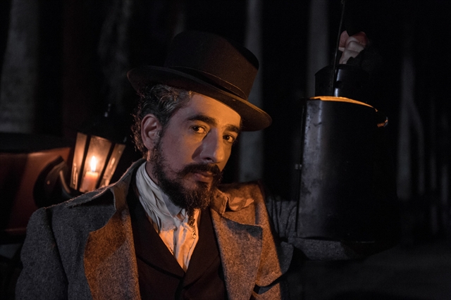 Ator de “Além do Tempo” beija galãs da Globo em novo programa