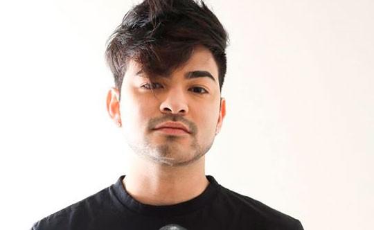 Ex-apresentador do “Bom Dia e Cia” usa meia com estampa de maconha e causa polêmica