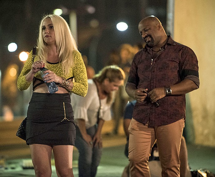 line Fanju e Ailton Graça em cena de "Totalmente Demais" (Foto: Raphael Dias/ GShow)