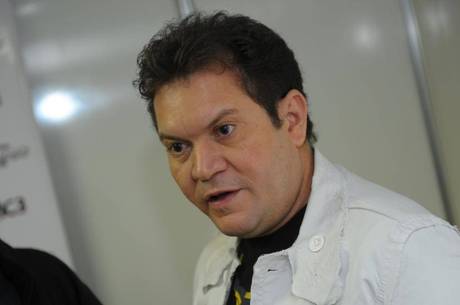 Olhar Cínico: Após Ximbinha mudar a grafia do nome, é a vez de Chucha fazer o mesmo