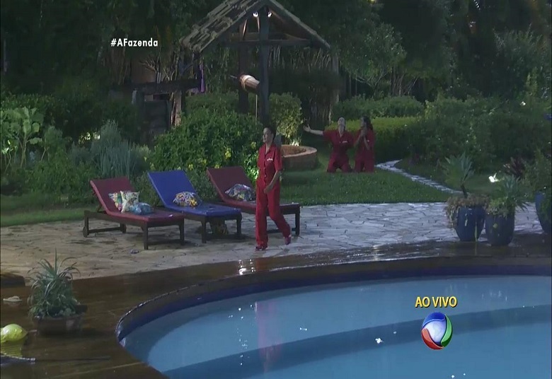 Rayanne Morais emocionada para a sede de "A Fazenda" após vencer a Prova do Fazendeiro. Foto: Divulgação/Record