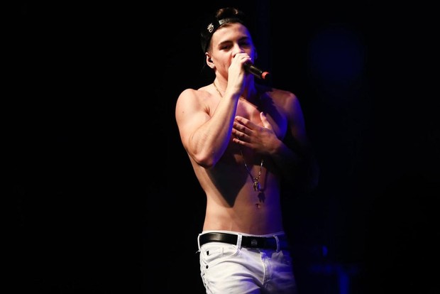 Biel é atacado por fãs durante show em São Paulo