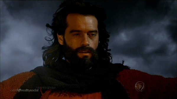 “Os Dez Mandamentos” vence a Globo e garante liderança isolada com abertura do mar Vermelho