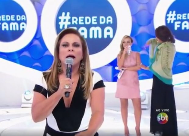 Eliana precisou tomar água pra se recompor após as declarações de Christina Rocha. Foto: SBT/Reprodução