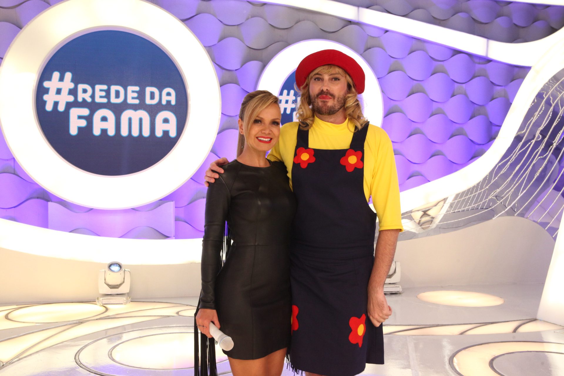 Eliana recebe homenagem de aniversário e participa do “Rede da Fama” sob o comando de Danilo Gentili