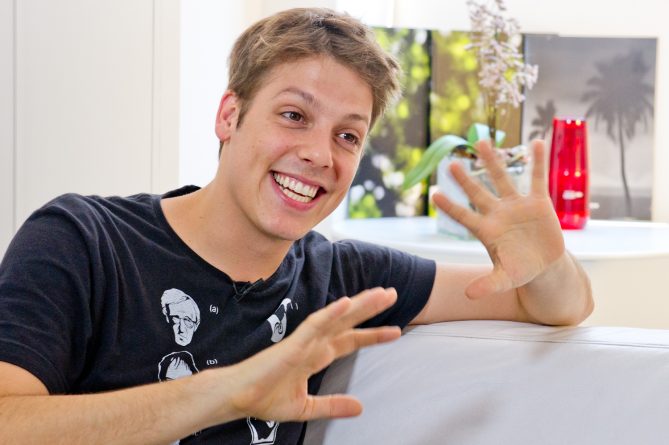 Fábio Porchat terá talk show de terça a sexta-feira na Record