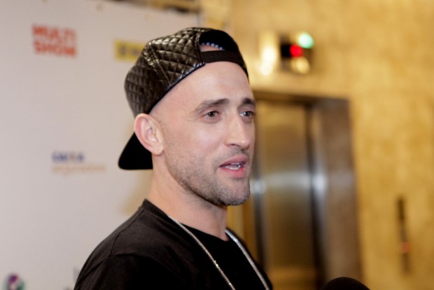 Paulo Gustavo posta foto romântica com o namorado gato em Paris